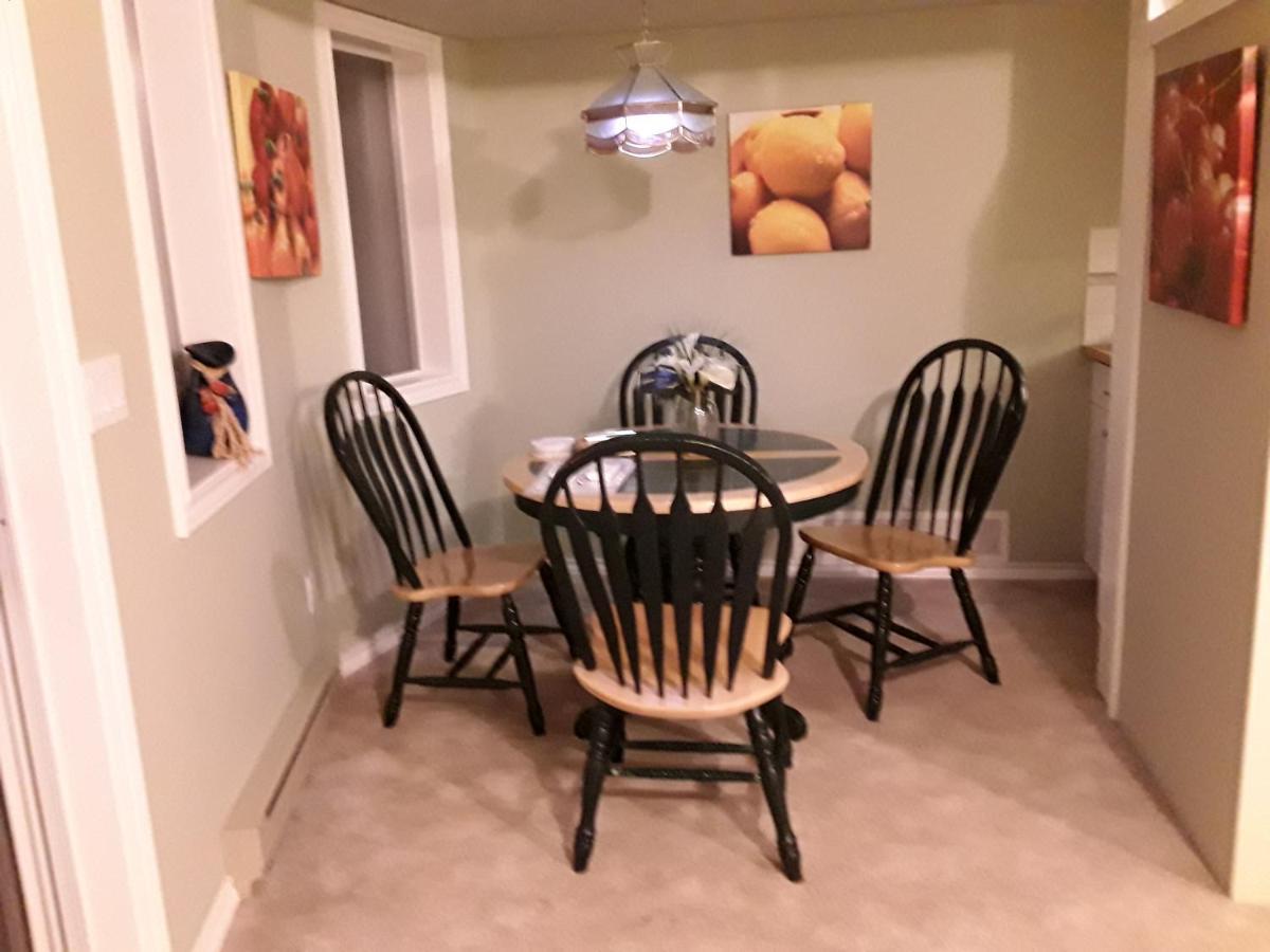 Cedar Acres Vacation Rental Fanny Bay Buitenkant foto
