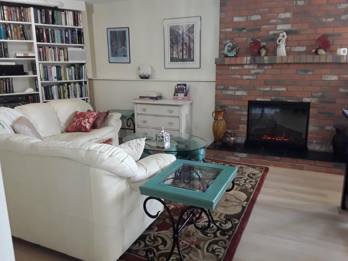 Cedar Acres Vacation Rental Fanny Bay Buitenkant foto