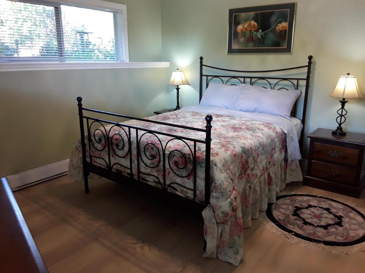 Cedar Acres Vacation Rental Fanny Bay Buitenkant foto
