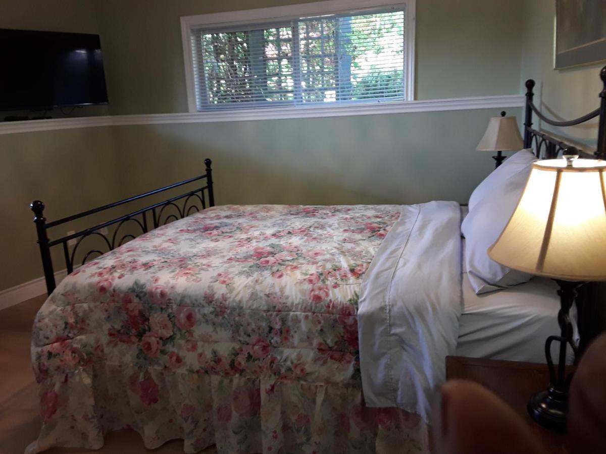 Cedar Acres Vacation Rental Fanny Bay Buitenkant foto